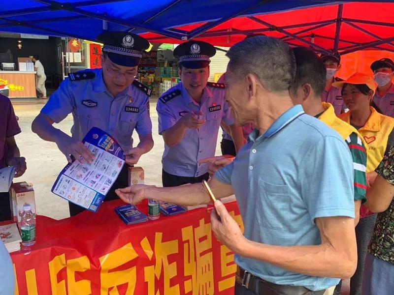 戳戳戳,这群人在惠东挨家挨户、街头摆摊,只为了……