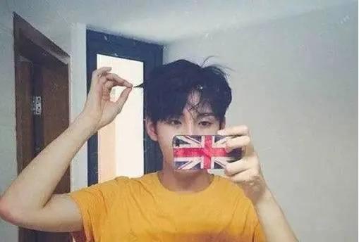 最新流行的男士烫发发型,今年最流行的男士烫发发型