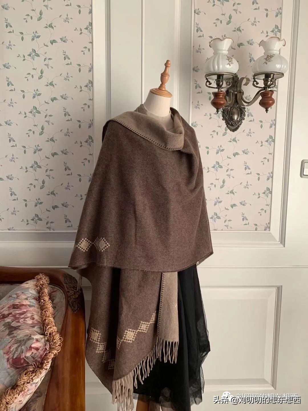 清冷风穿搭高级感冬,冬季素色长衣外套搭配