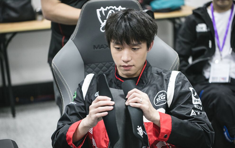 LOL:医生诊断UZI手臂年龄竟有四五十岁，S9的RNG能否如愿以偿？