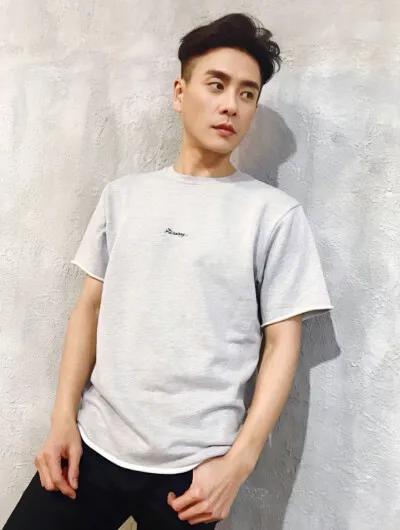 行走的荷尔蒙，这6位越老越有味，大胡茬克制又霸道，气质太绝了