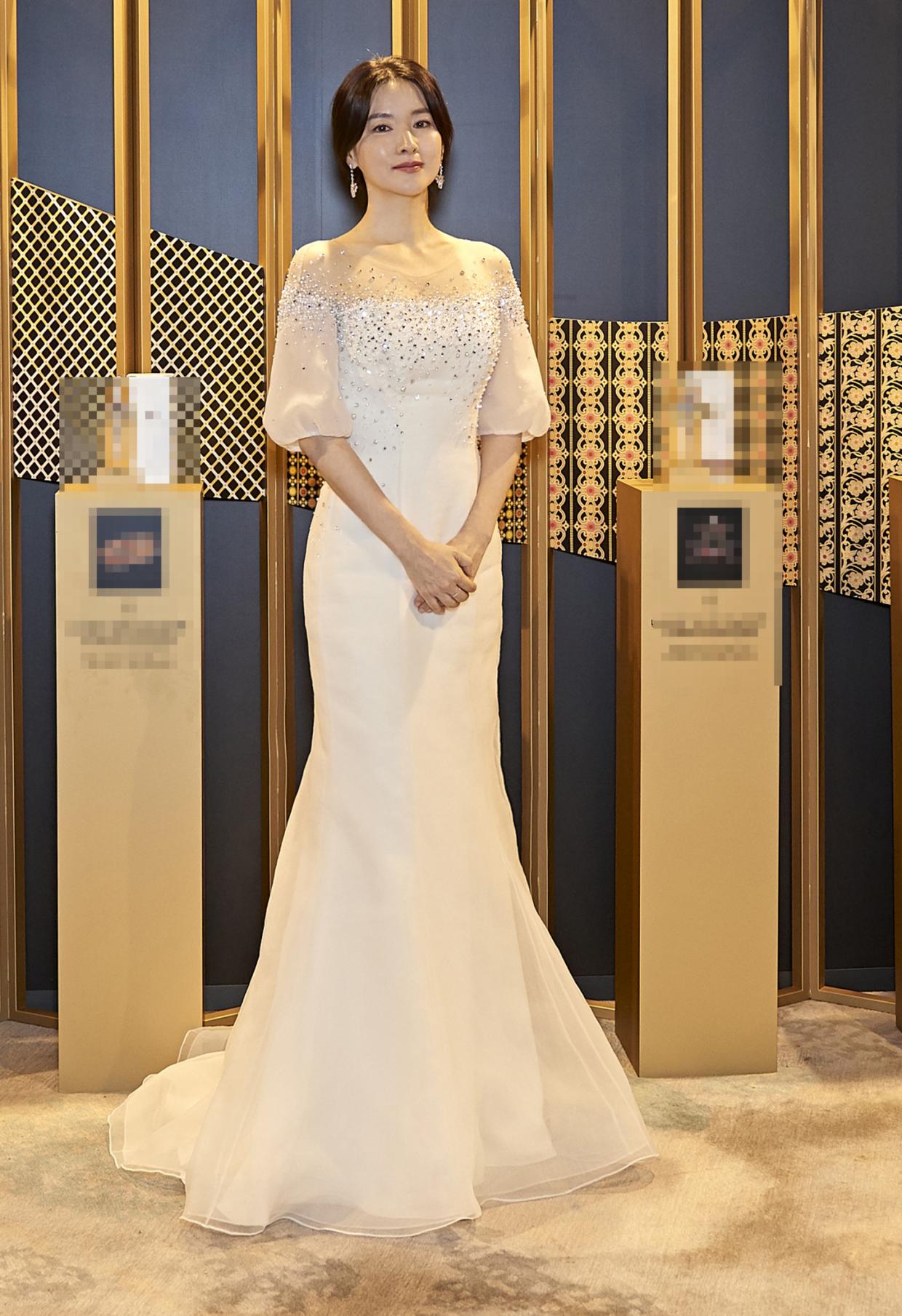 李英爱极简穿搭,李英爱穿衣搭配全图片