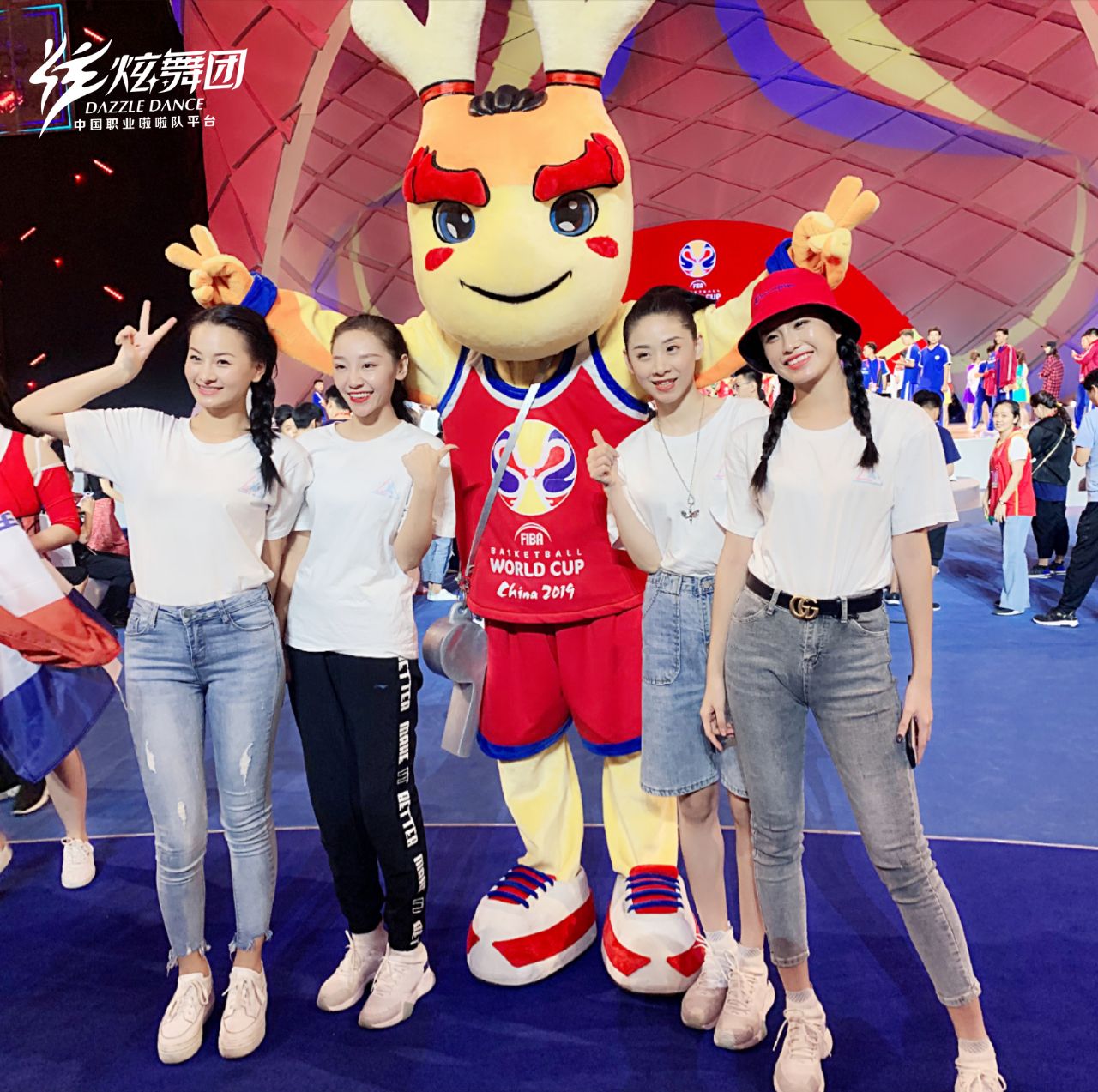 腾讯体育专访炫舞团女神啦啦队，为篮球世界杯特别设计舞蹈表演