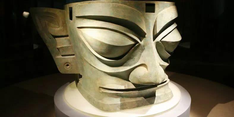 三星堆出土玉猪龙图片,三星堆出土陶猪专家怎么解释