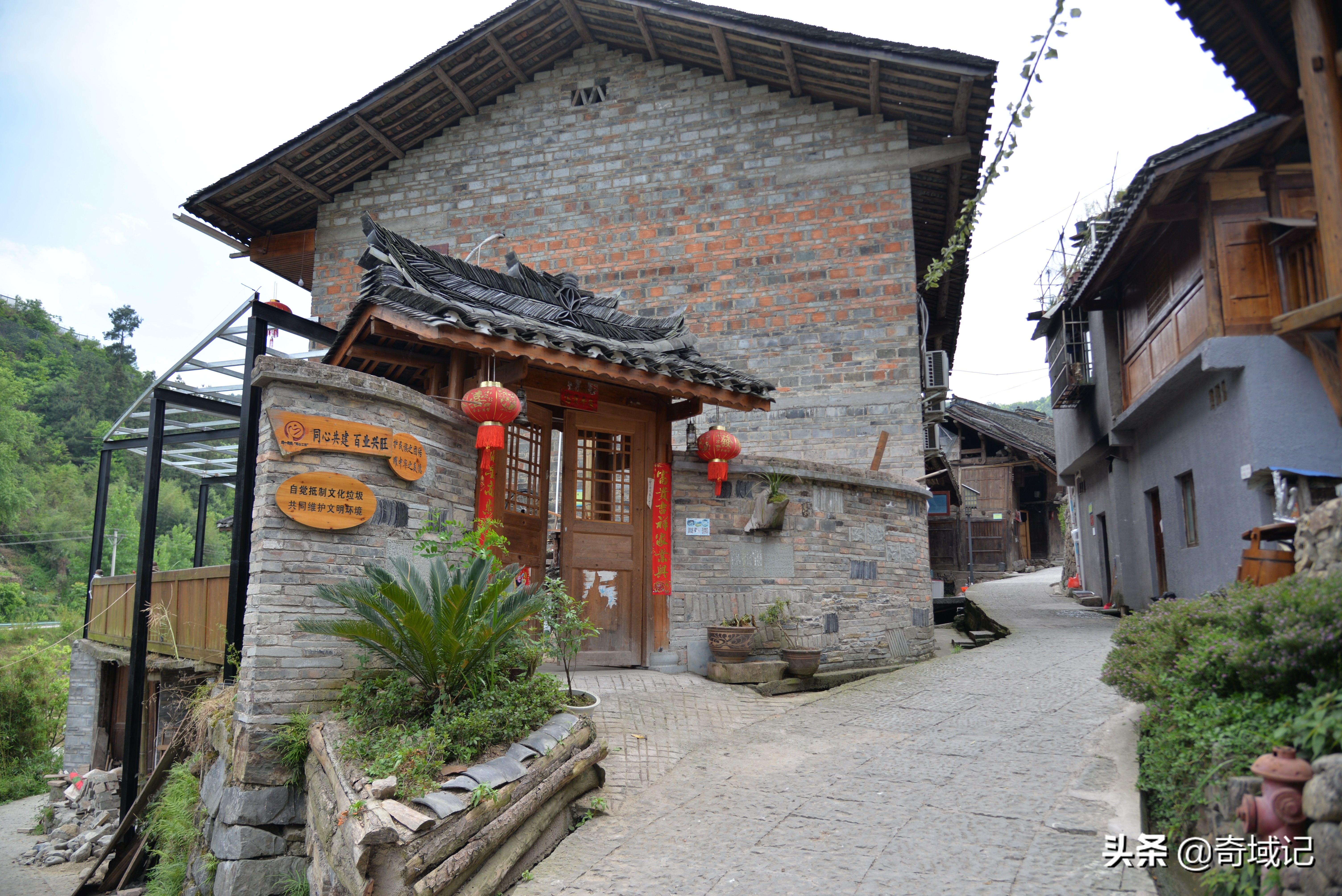 贵州苗族最长独木龙舟赛视频,贵州黔东南龙舟长滩