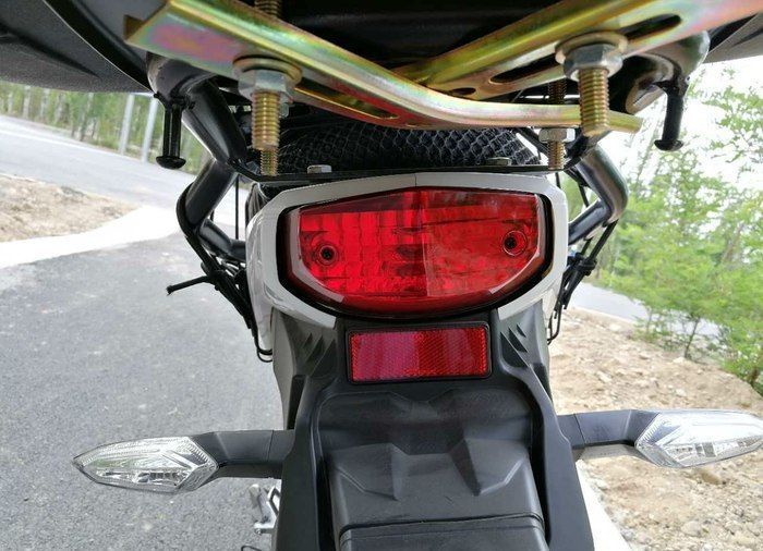 本田190x猛鸷与战鹰,本田战鹰190x跟五羊本田猛鸷对比