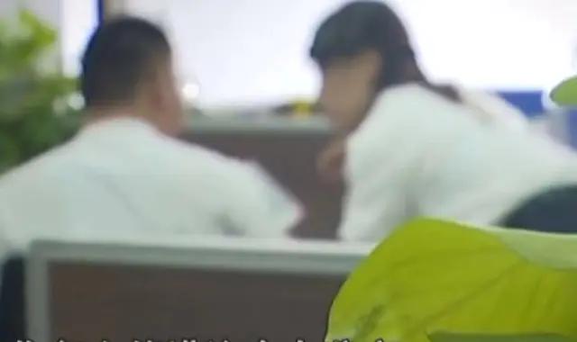 26岁女儿坠入爱河，1个月为男友花70万，母亲：都是我养老的钱啊