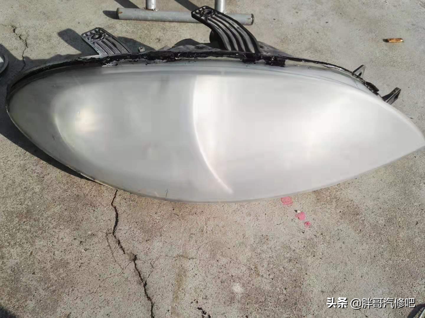 车灯发黄家用方法,大灯漏水发黄怎么补