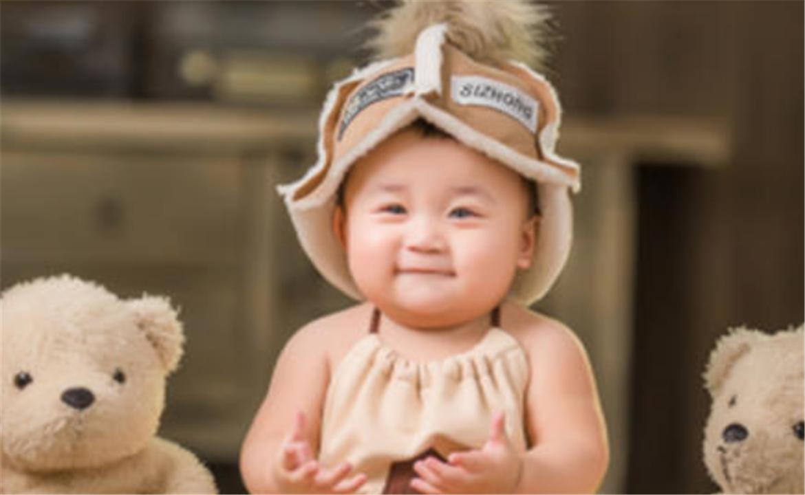 宝宝喜欢打妈妈脸什么原因,为什么宝宝老是打爸爸