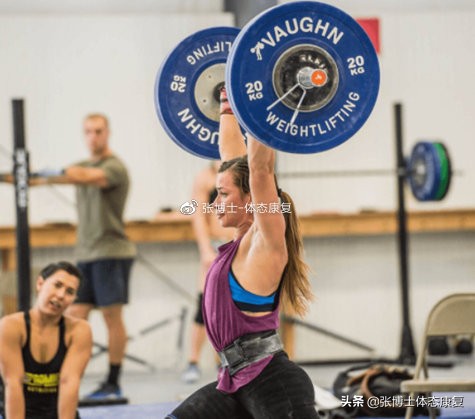 背部训练后腰椎疼怎么回事,训练背阔肌的时候腰椎疼痛