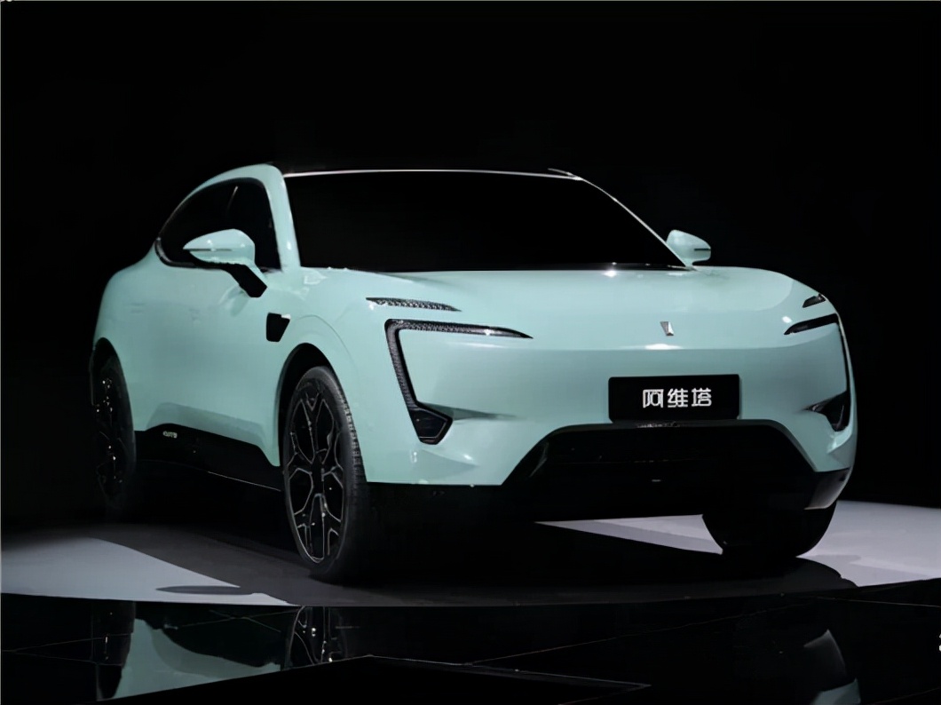 喧嚣的新车：颠覆、抉择与反击｜车展前瞻