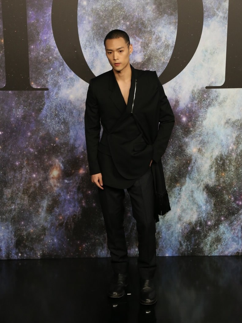 圆脸男士修饰脸型的发型,怎么选择适合自己的发型长脸男