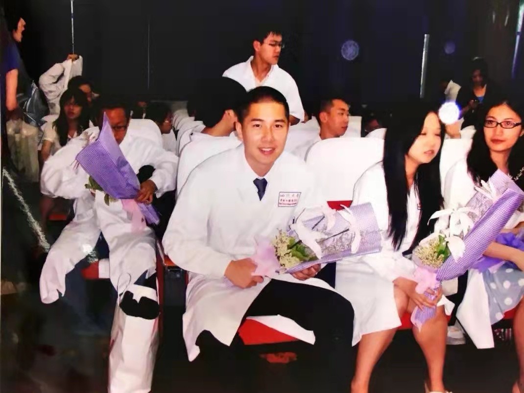 昔日顶流男团可米小子：2位成员离世，主唱许君豪已华丽转身