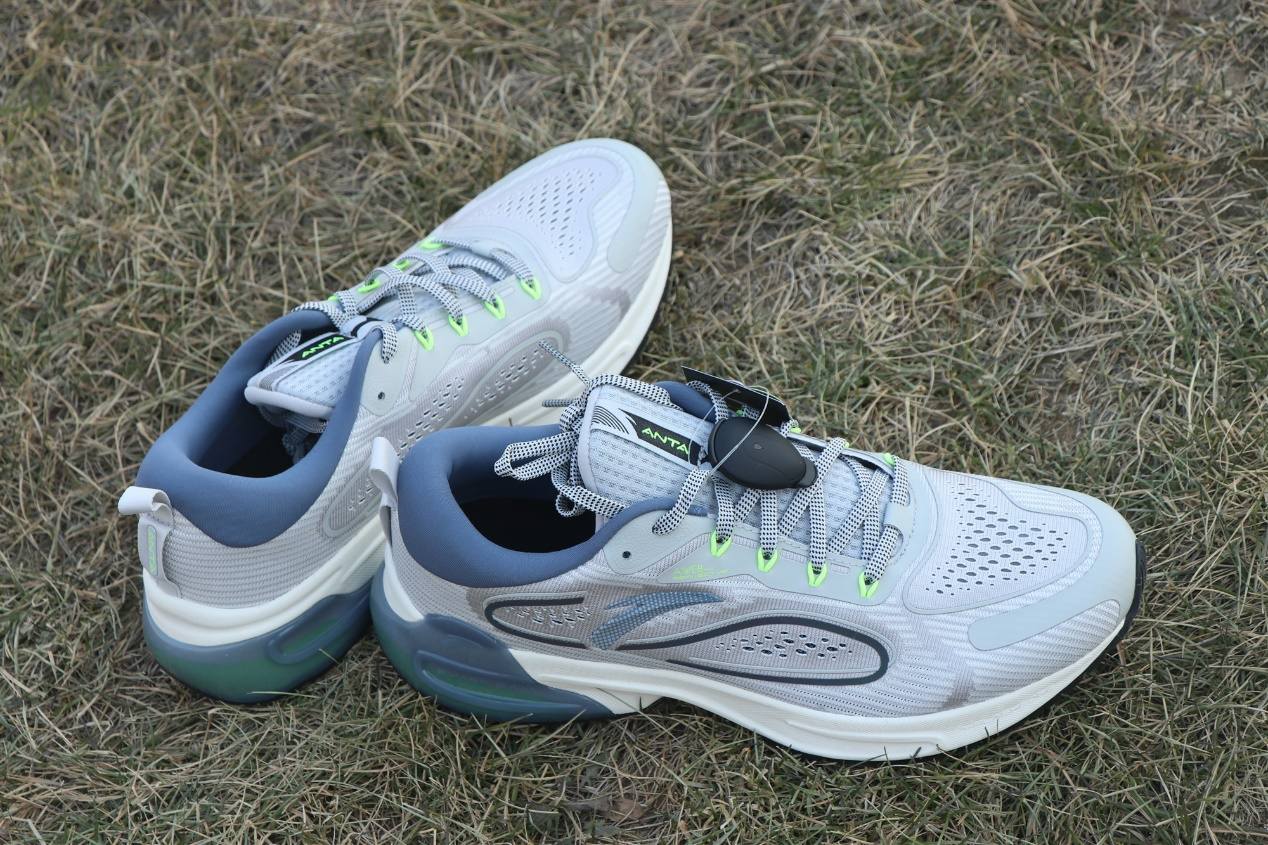 安踏xkeithharing联名系列,咕咚安踏联名跑鞋