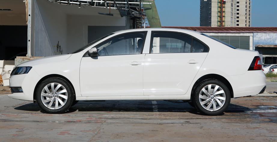 这合资底盘扎实,德系品质、桑塔纳*亲近**,油耗4毛,已跌至5.64万