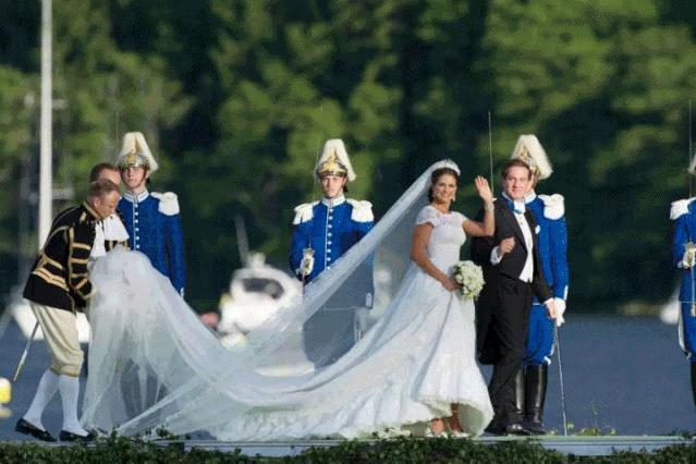 备婚的新娘们视频,备婚中式婚纱推荐