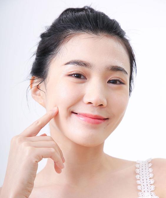 粉底液服帖质地轻薄易涂抹,粉底液如何涂抹更服帖