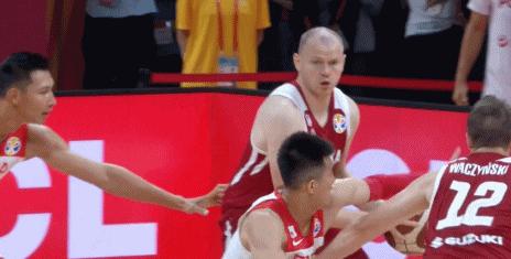 中国足球过去吃的亏,中国篮球不能再吃了,必须重视外交了