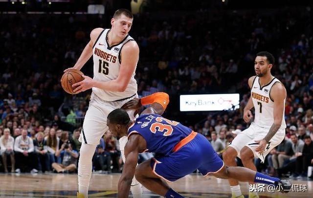 小球的弊端让中锋不断爆发,超级三双、历史首人,皆出自马龙手笔