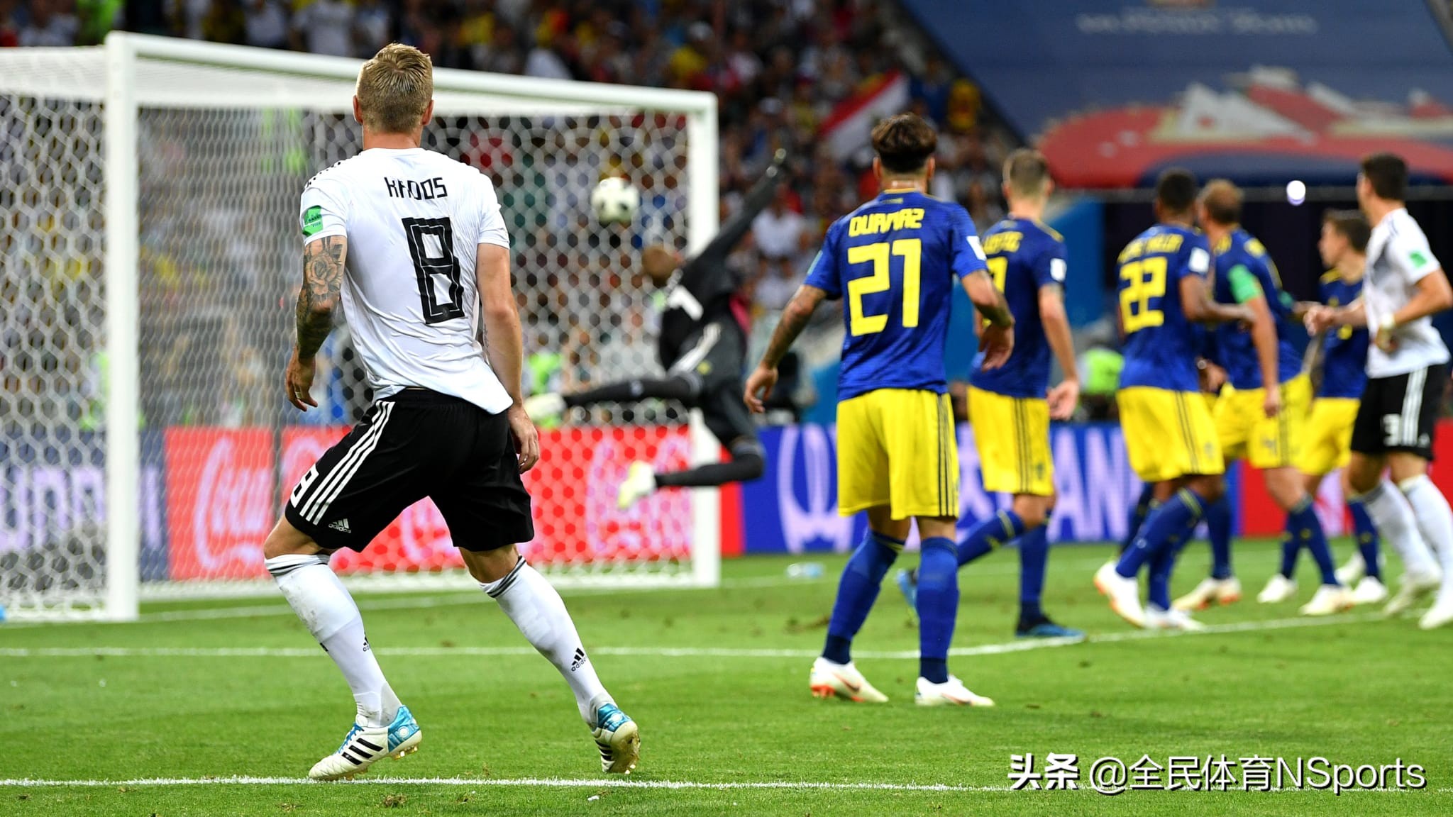 梅西和c罗站在一起,梅西与c罗巅峰对决阵容结果