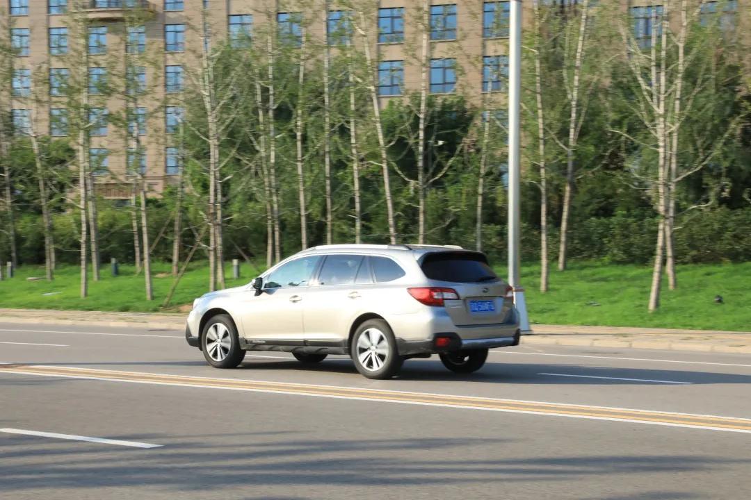 试驾斯巴鲁傲虎探越版,踢车帮最新款斯巴鲁傲虎试驾视频