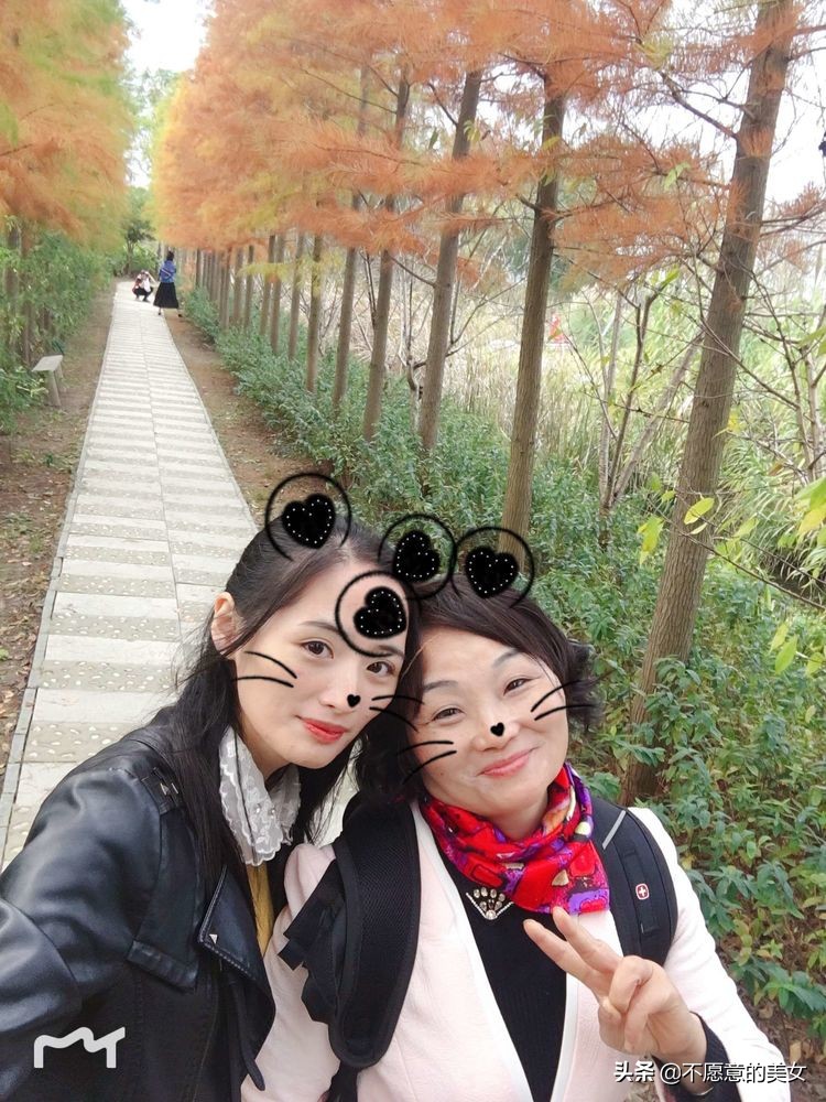 可爱的少妇自拍越来越丰满越来越成熟了