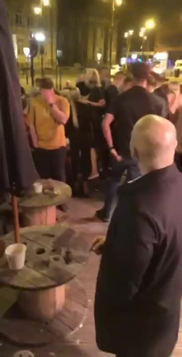 英格兰酒吧打架,英格兰国门打架事件