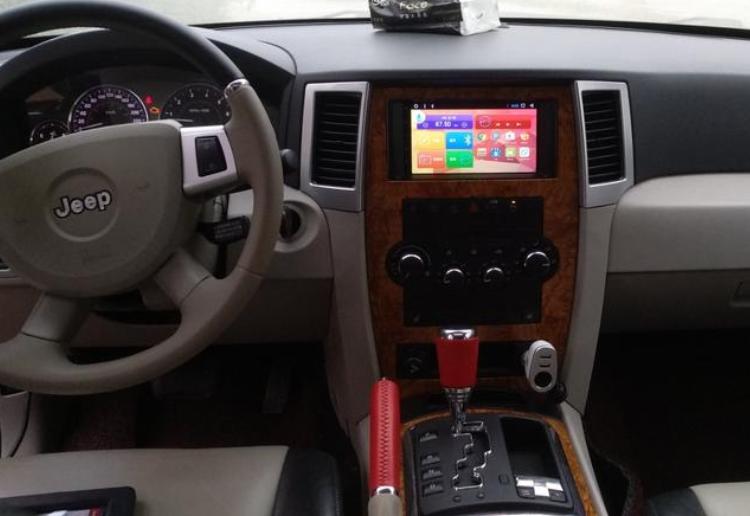 10年前60万买的5.7L大切诺基,如今8万还难卖,车钥匙更“朴素”