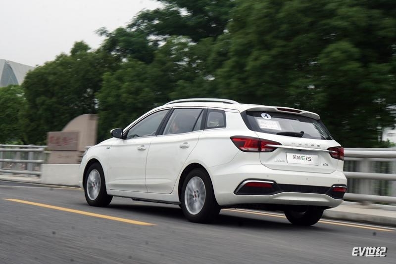 荣威ei5续航420km跑网约车怎么样,荣威ei5续航300公里可以跑滴滴吗