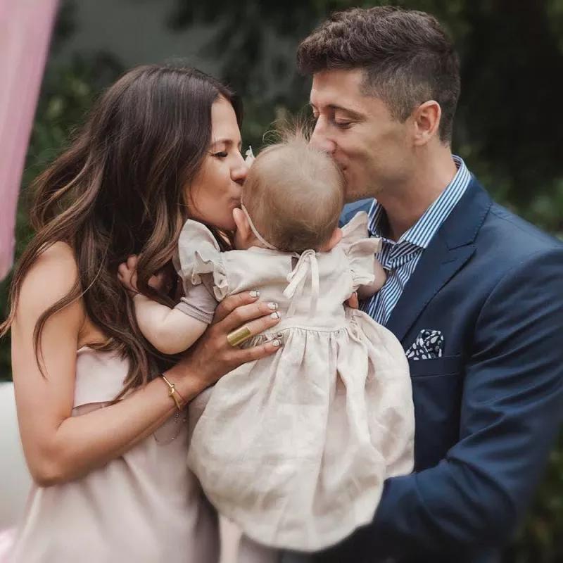 波兰最强“打工人”莱万，与冠军妻子相恋是怎样的体验？