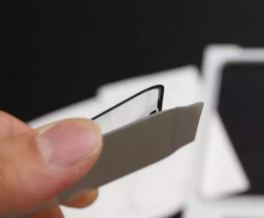 iphone最好贴什么样的钢化膜,iphone13钢化玻璃膜