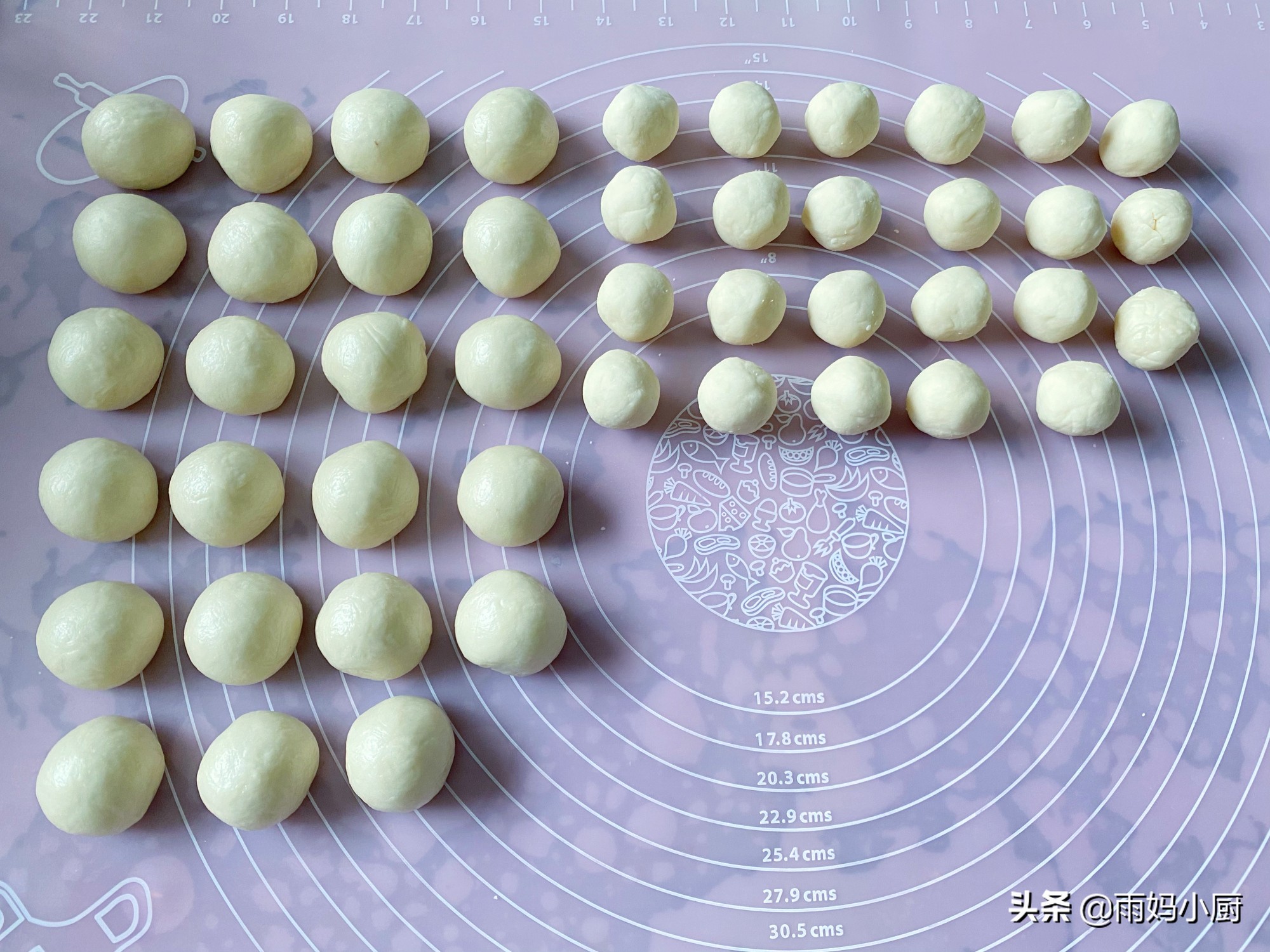 中秋节必备点心四色螺旋蛋黄酥,中秋节买不起月饼自己做蛋黄酥