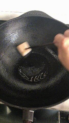 无涂层铁锅怎么养锅,铸铁铁锅怎么养锅才不粘锅