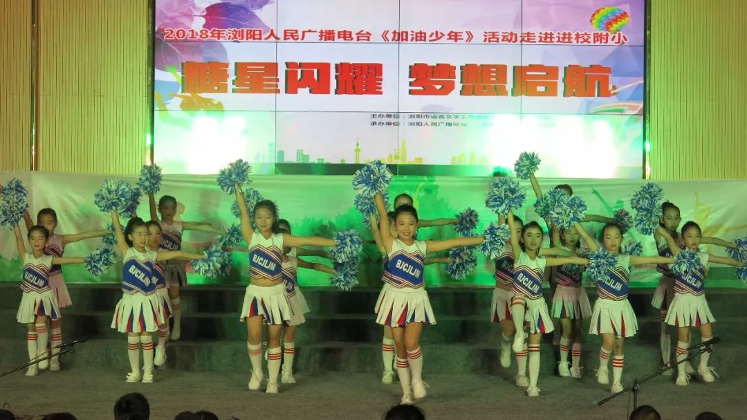 加油少年未来可期锣鼓喧天迎开学,加油少年未来可期送娃上学