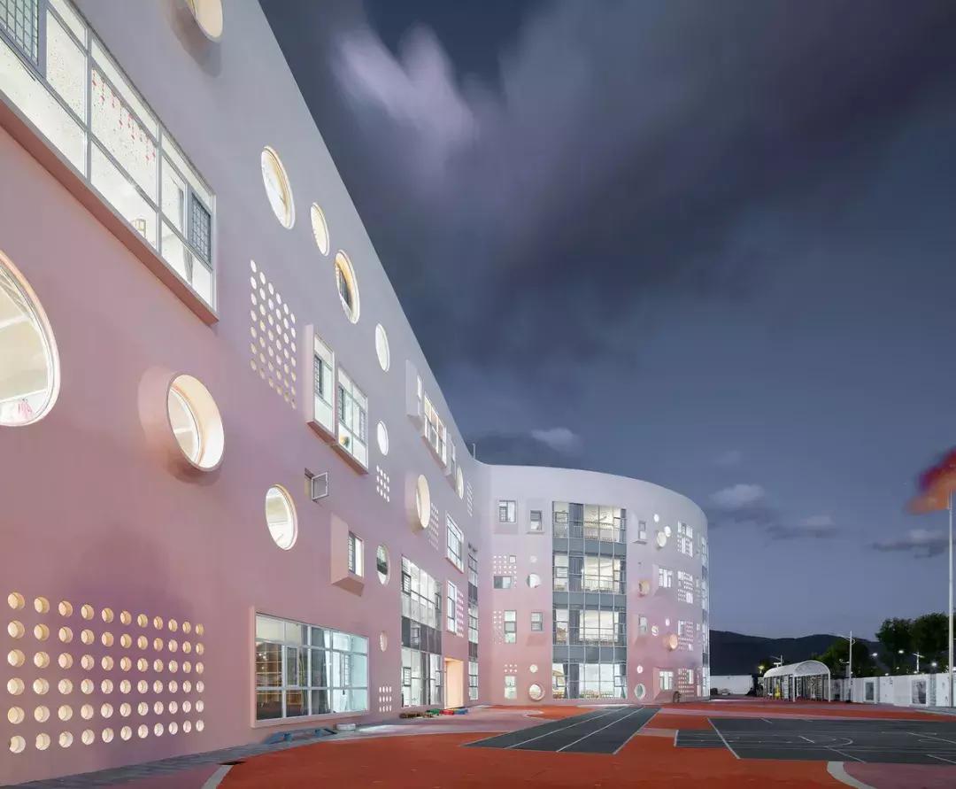 蒙自最有特色的幼儿园,最美棒棒糖幼儿园