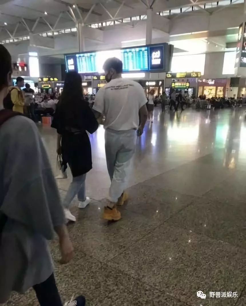 李荣浩何时承认与杨丞琳的恋情,李荣浩杨丞琳微博秀恩爱撒狗粮