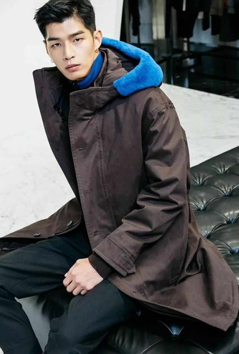 他曾经是Armani最喜欢的韩国男模，却因为打了玻尿酸在时尚圈消失