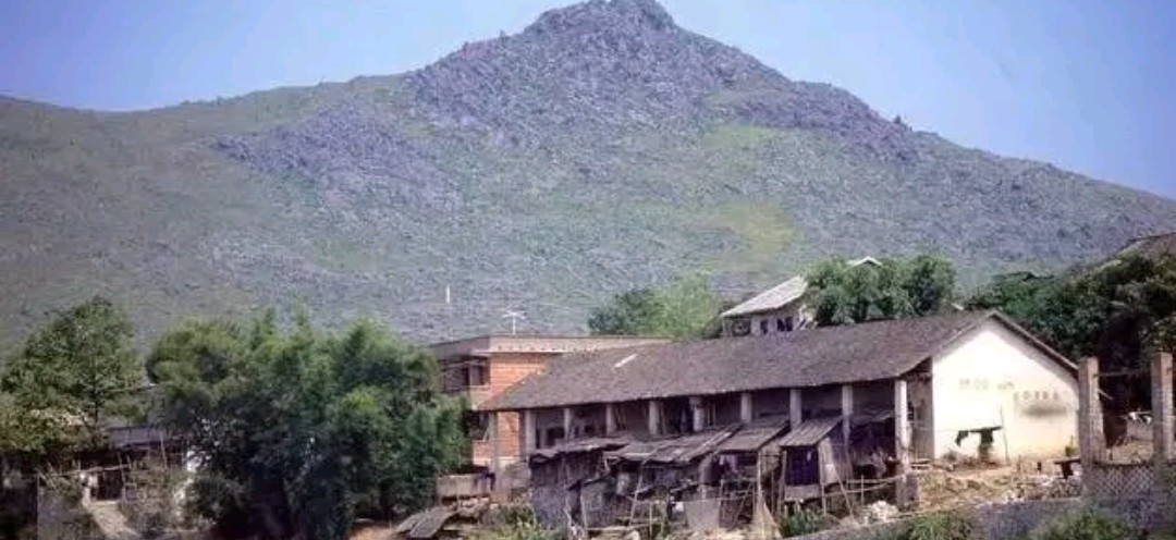 农村出殡为啥长子摔瓦盆,出殡摔瓦盆没碎对谁不好