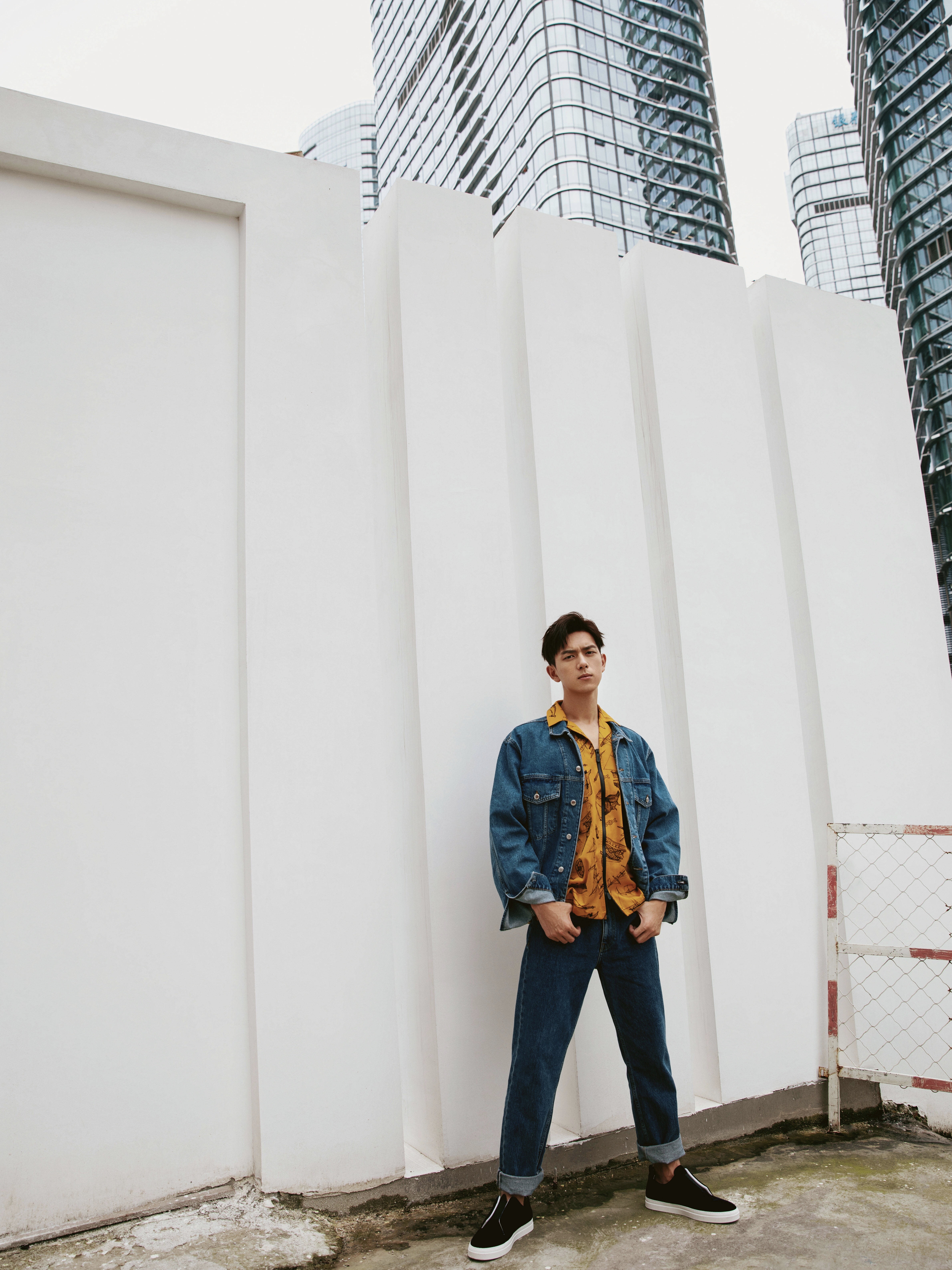 李现最新大片上演西装杀眼,李现的穿搭帅气