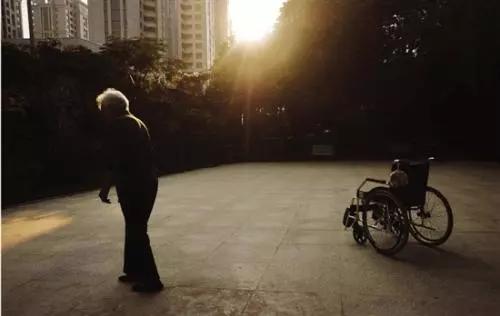 股骨头坏死患者应谨守的三大法则,左股骨头囊性变平时怎么保养