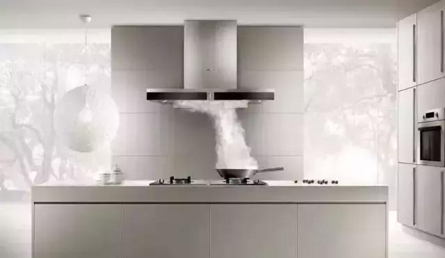 厨房装空调好还是凉霸好,厨房专用嵌入式空调有必要装吗