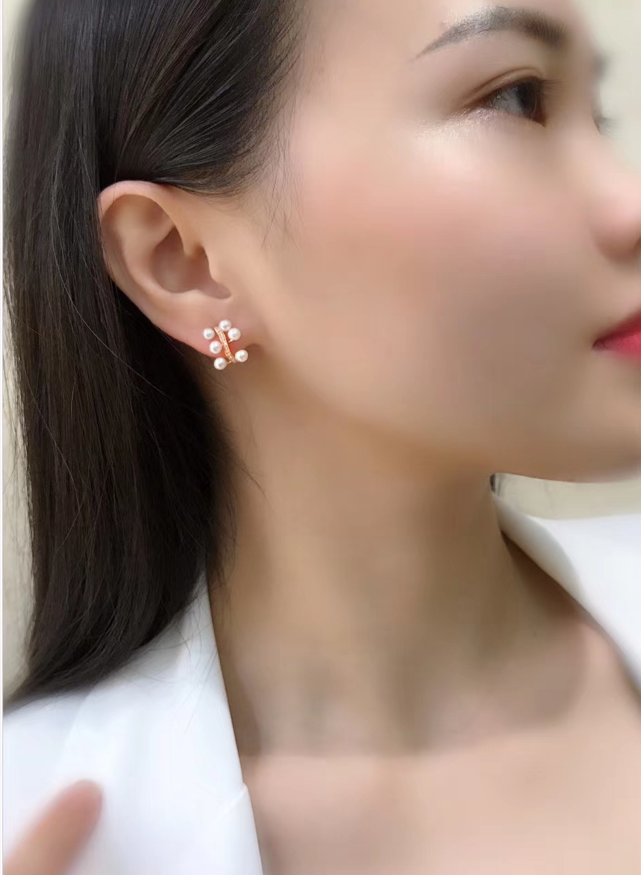 预算2000左右，适合送情侣的那些珠宝首饰，钻石珍珠都有好看不贵