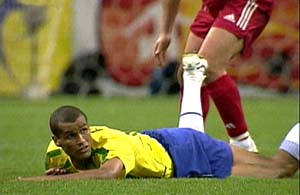 论“演员的自我修养”盘点足球史上那些假摔