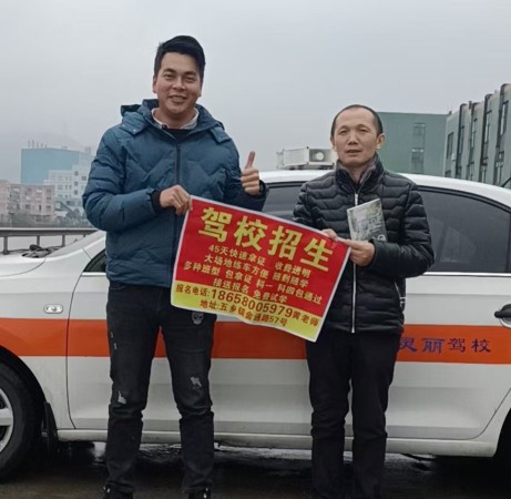 一个驾校教练一般工资多少,驾校教练一般一个人赚多少钱