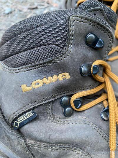 哪种登山鞋轻便防水防滑,lowa登山鞋真的好穿吗