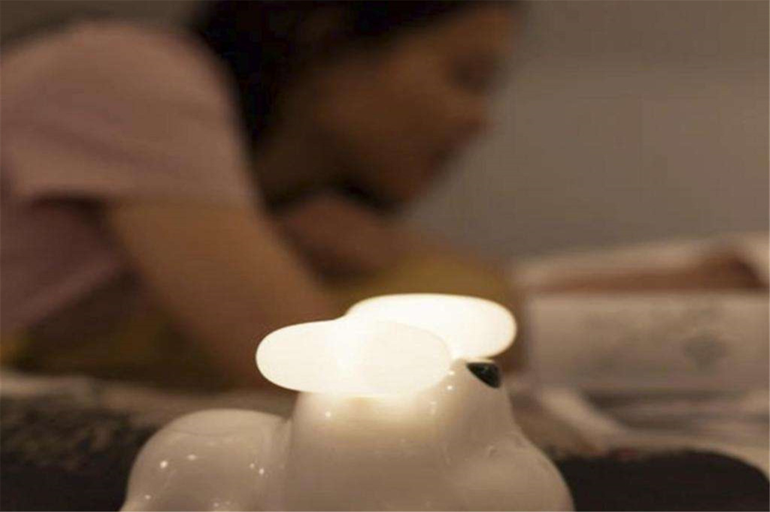 两个月宝宝频繁哭闹,两个月宝宝经常哭闹怎么办