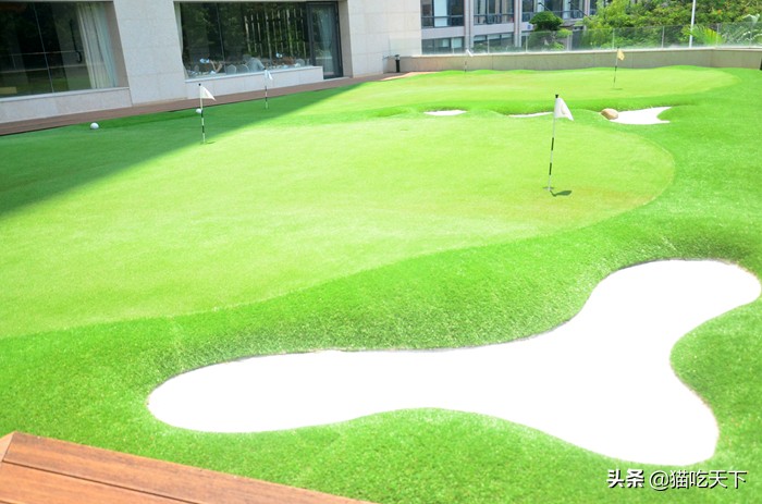 高温天气宅家不无聊,高温暴雨都挡不住人们游玩的步伐