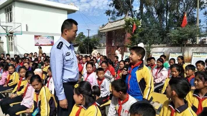 冬季事故预防‖交通安全进校园校警合力保平安