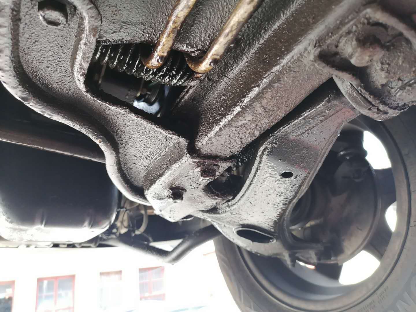 发动机漏油维修费用明细表,发动机漏油花了3000