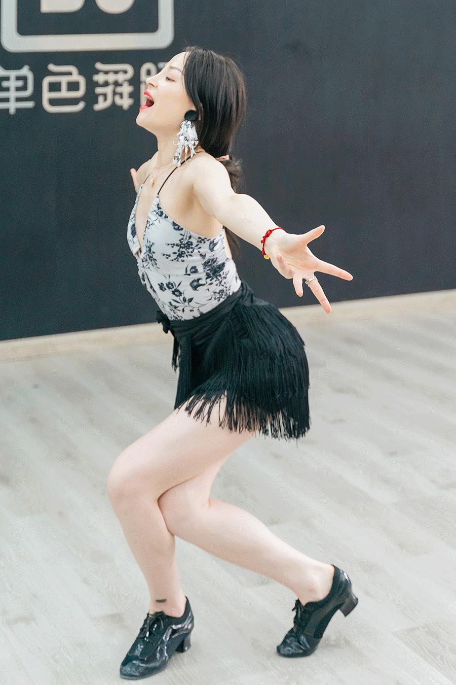 都说拉丁舞穿着太露，过于性感？你可能不知道这些原因